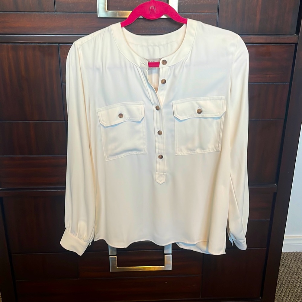 Cream long sleeve blouse has never been worn from the Loft size XS